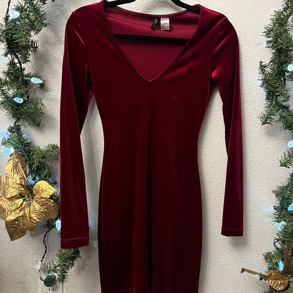 H&M Deep Red Velvet Long Sleeve Dress